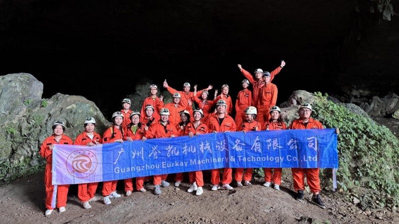 Echoes from the Depths of the Cave: Ett ömsesidigt möte med naturen och teammedlemmar